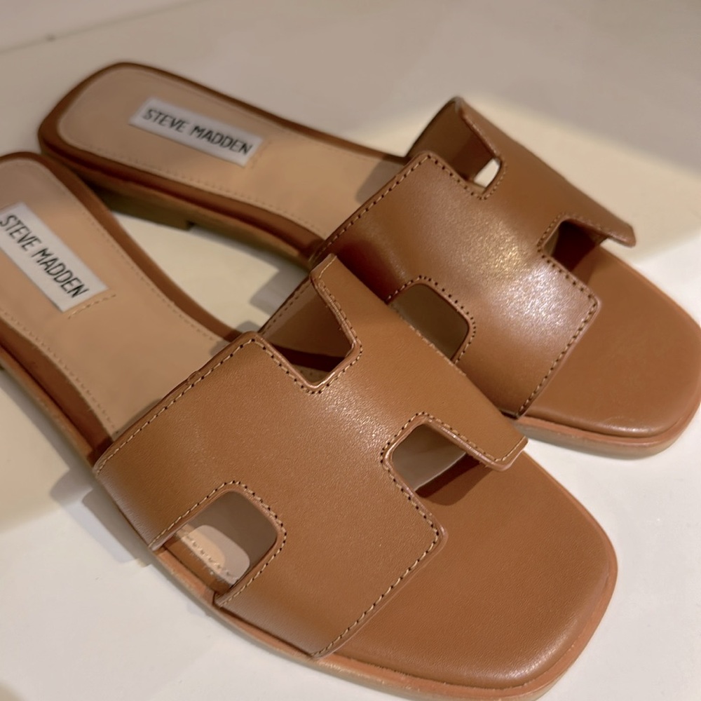 STEVE MADDEN “HADYN” COGNAC LEATHER SANDAL. BRAND NEW. SIZE 7.0